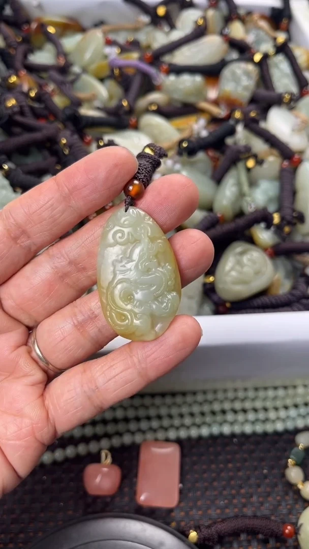 【闪购商品】和田玉颈饰未镶嵌多样性发货没有证书拍一发一有瑕