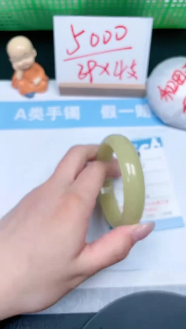 【闪购商品】石英质玉手镯未镶嵌77-58.3