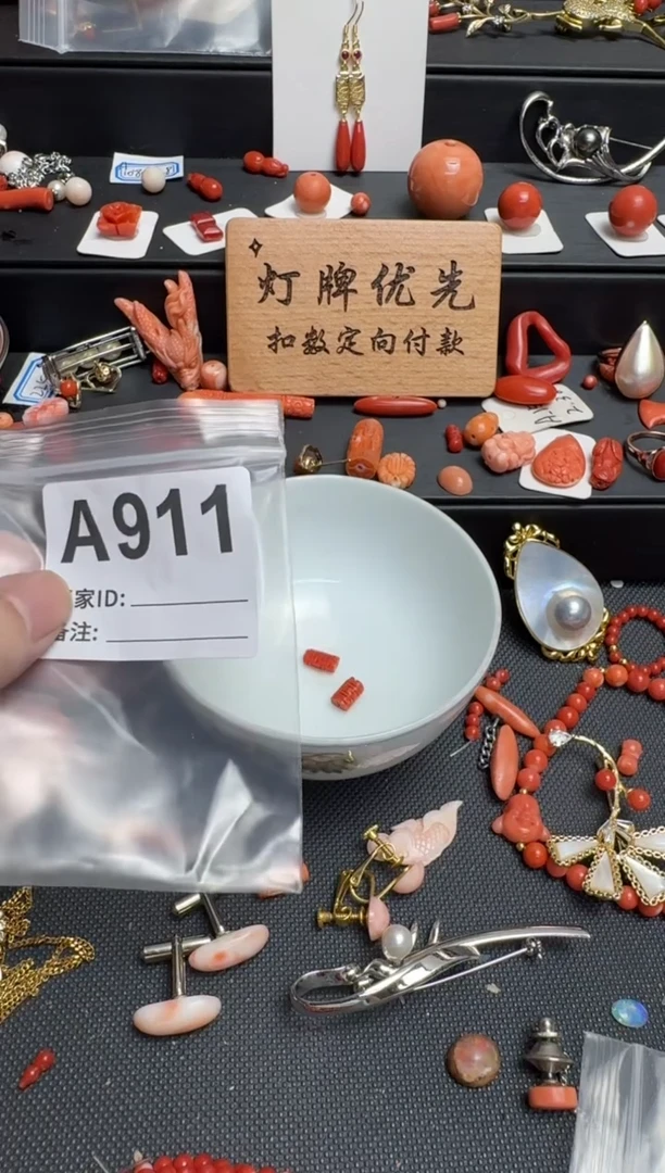 其他小*包默认微瑕，好看出手