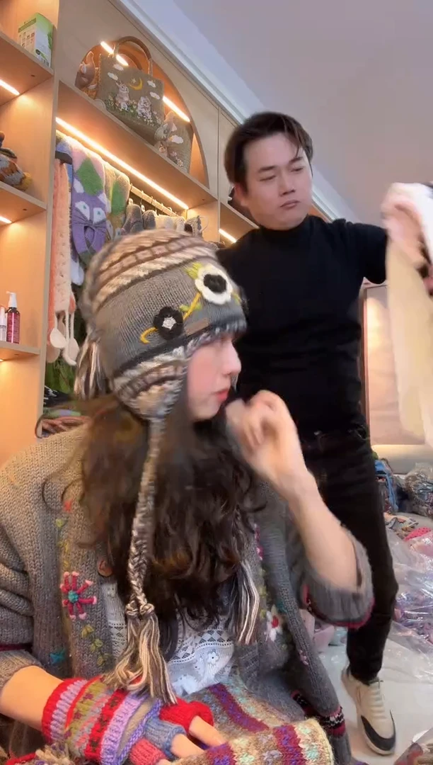 羊毛美丽如刺绣护耳帽