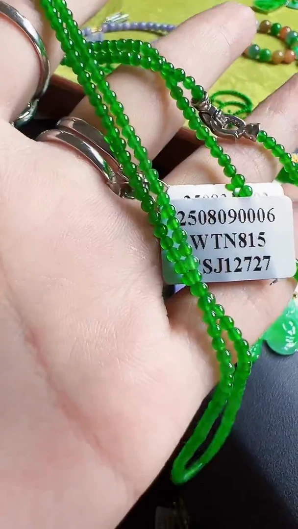 颈饰18K金镶嵌翡翠夏*呀珠链