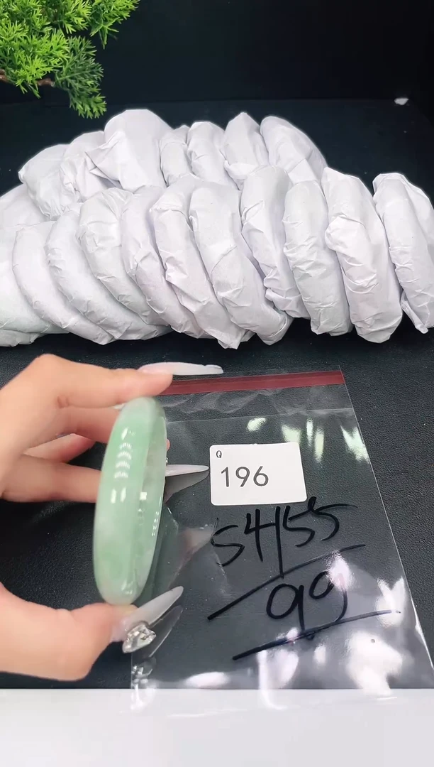 未镶嵌手镯翡翠196