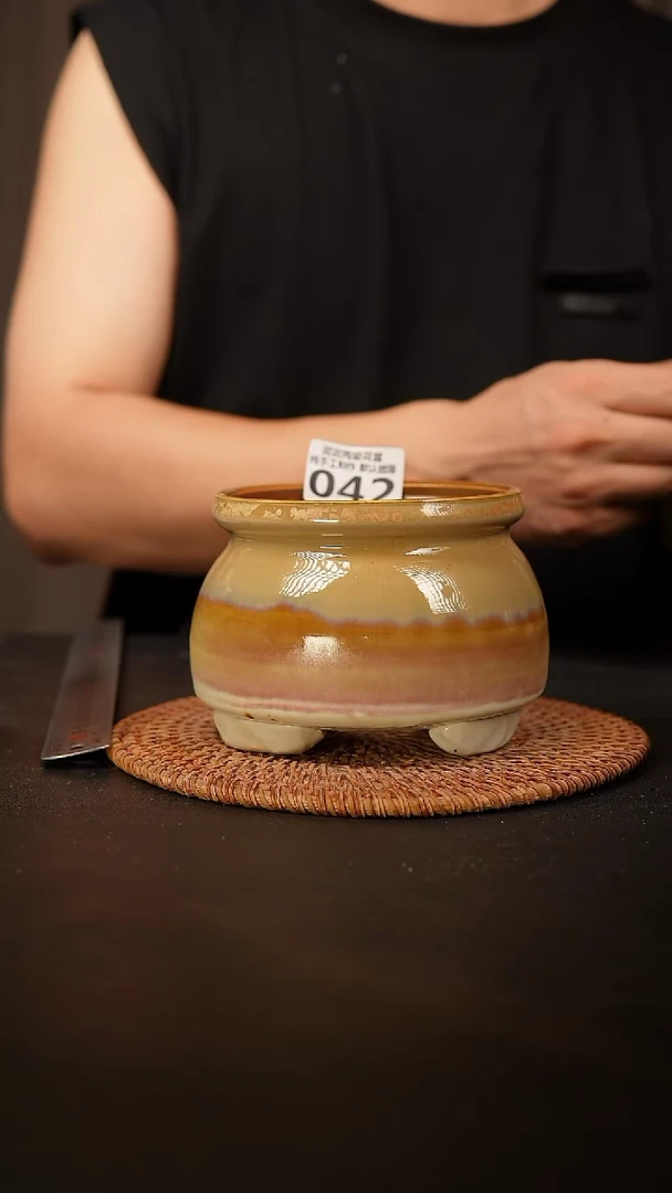 瓷片042内口径约 10 外高约9.5