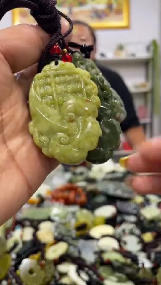 未镶嵌岫玉吊坠多样性发货发其中一件