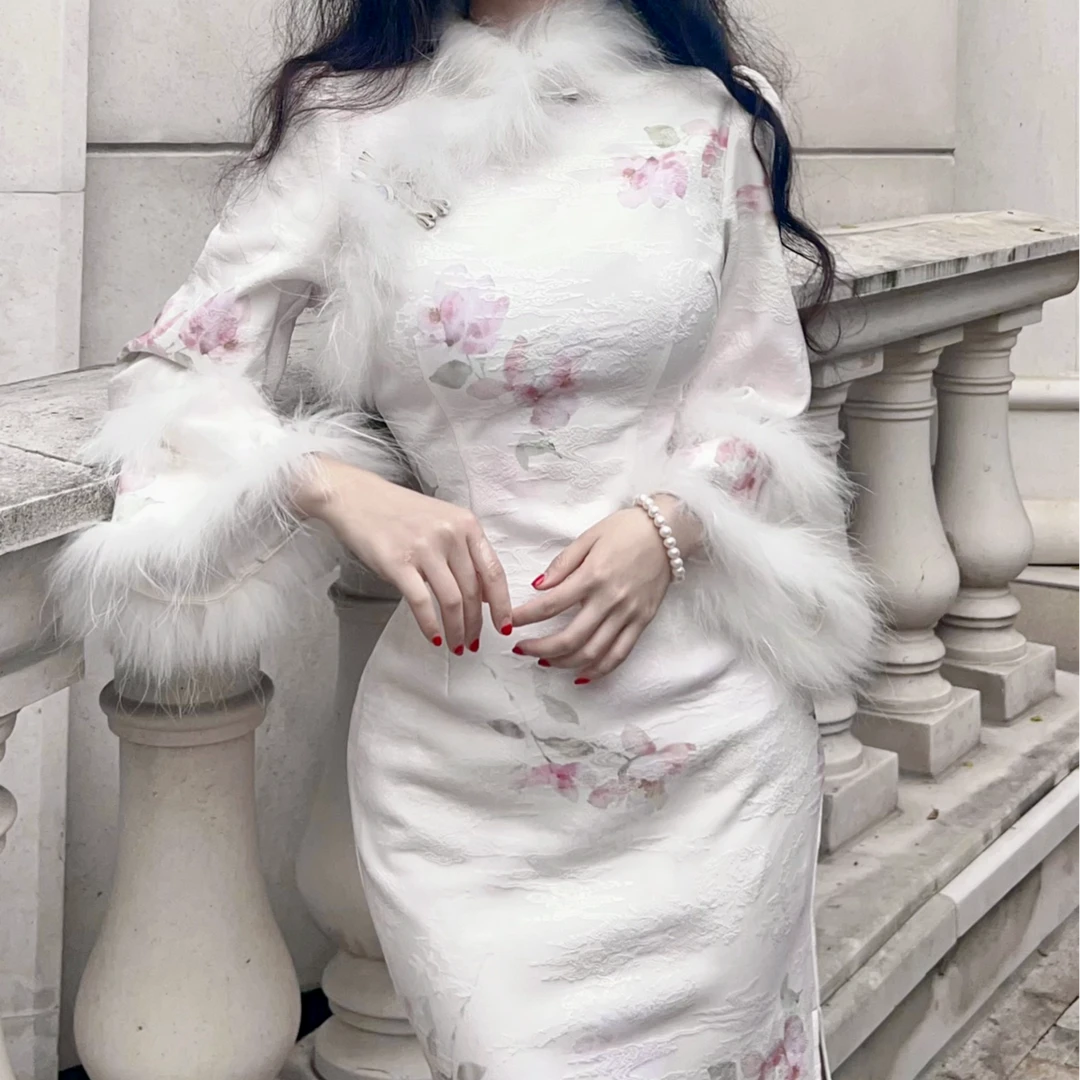 LHMknk1画报夫人原创自制新中式温柔浪漫毛领旗袍连衣裙 白玉