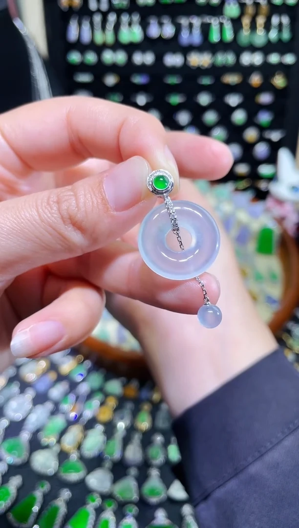 颈饰18K金镶嵌翡翠高冰胶大甜甜圈吊坠