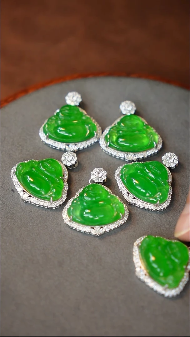 05号精品绿色佛公吊坠随机发一