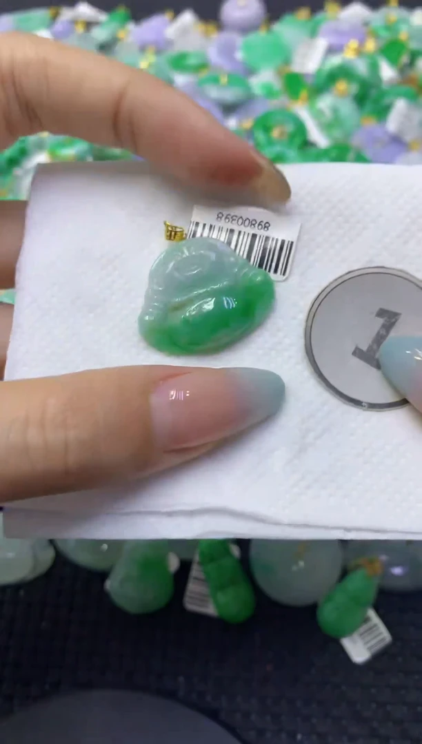 颈饰18K金镶嵌翡翠天然缅甸翡翠A货