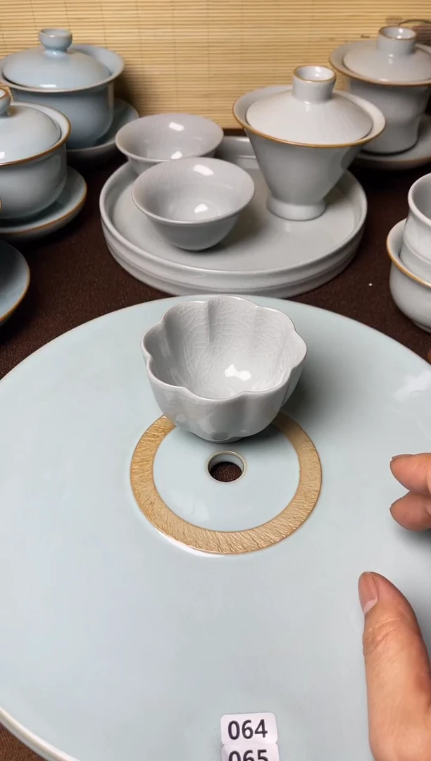 清仓引流品-微瑕云雾月白釉莲花杯