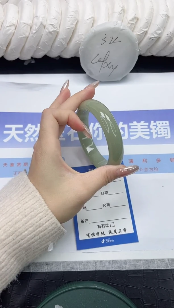 未镶嵌手镯石英质玉95-60