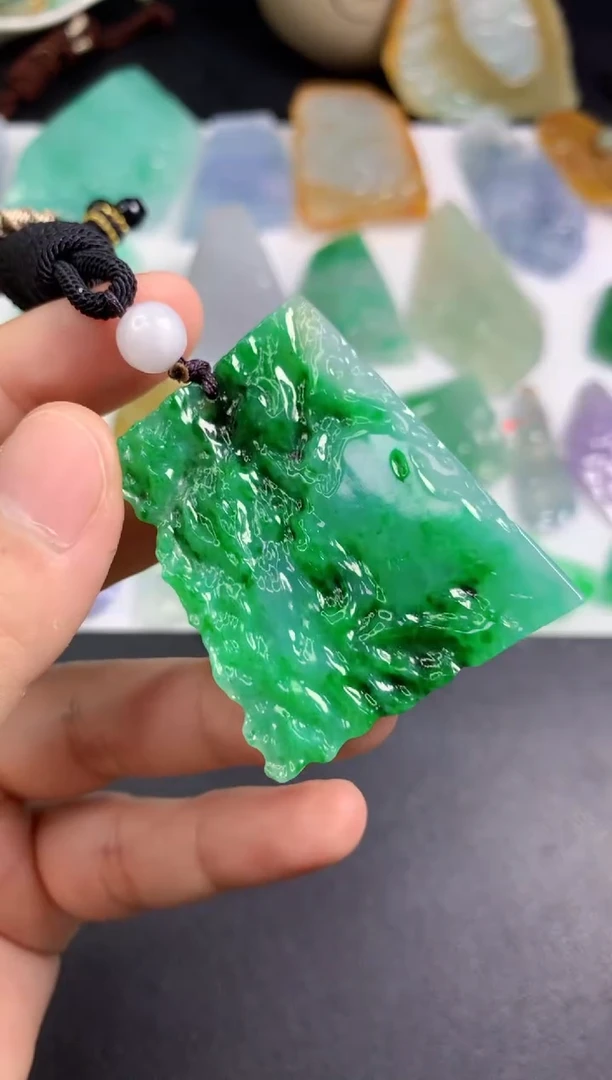 颈饰未镶嵌翡翠