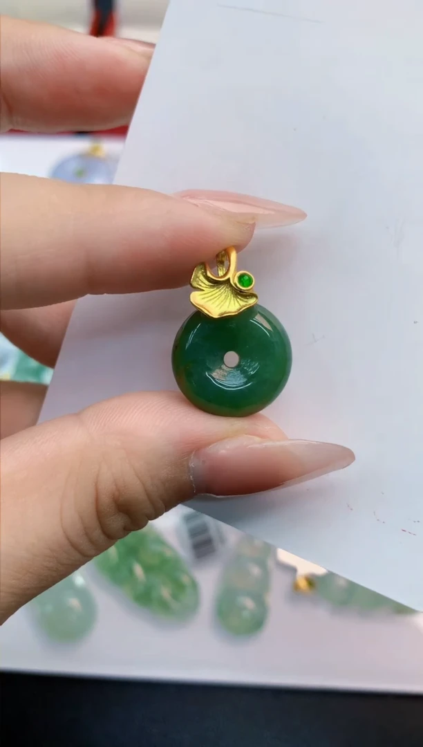 翡翠未镶嵌吊坠(不含链)1