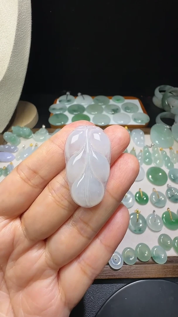 吊坠(不含链)未镶嵌翡翠树叶尺寸35*20.3*4.2mm