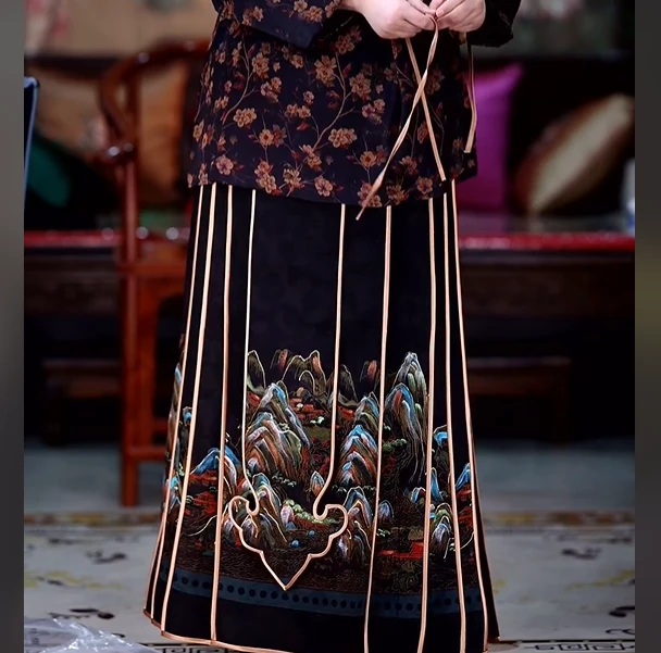 定制江山手绘如意头马面裙 不支持7天