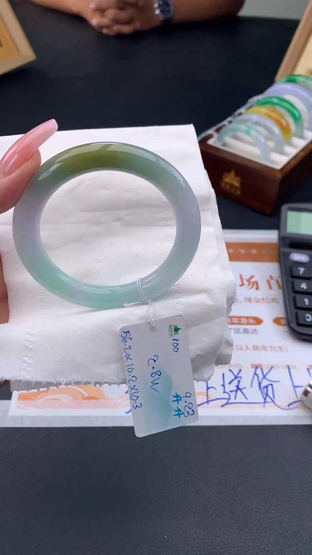 未镶嵌手镯翡翠e*e自带#送人#，联系客服核对地址~