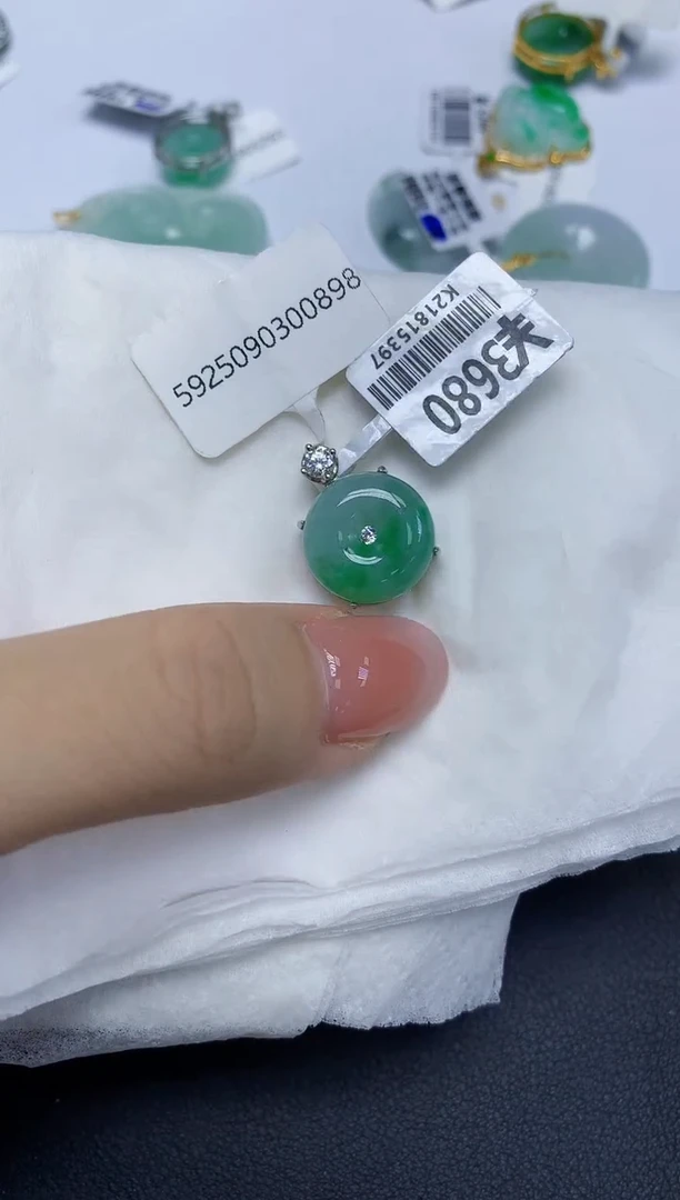 颈饰未镶嵌翡翠天然缅甸翡翠A货多样性发一件