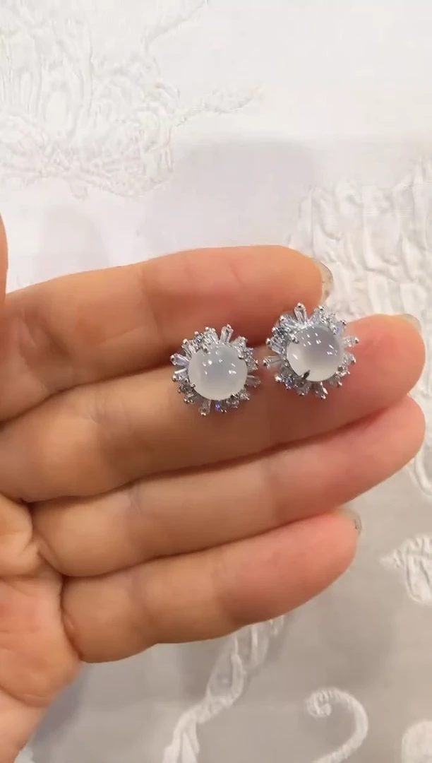 翡翠未镶嵌颈饰国风