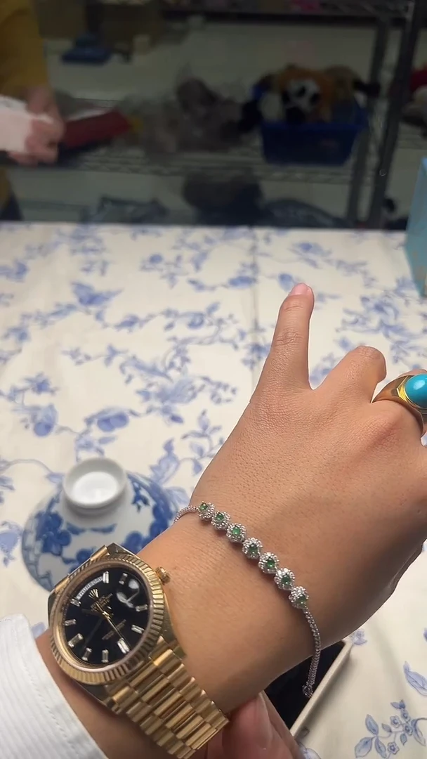 瓷片蔡*翠如图所示如图所示