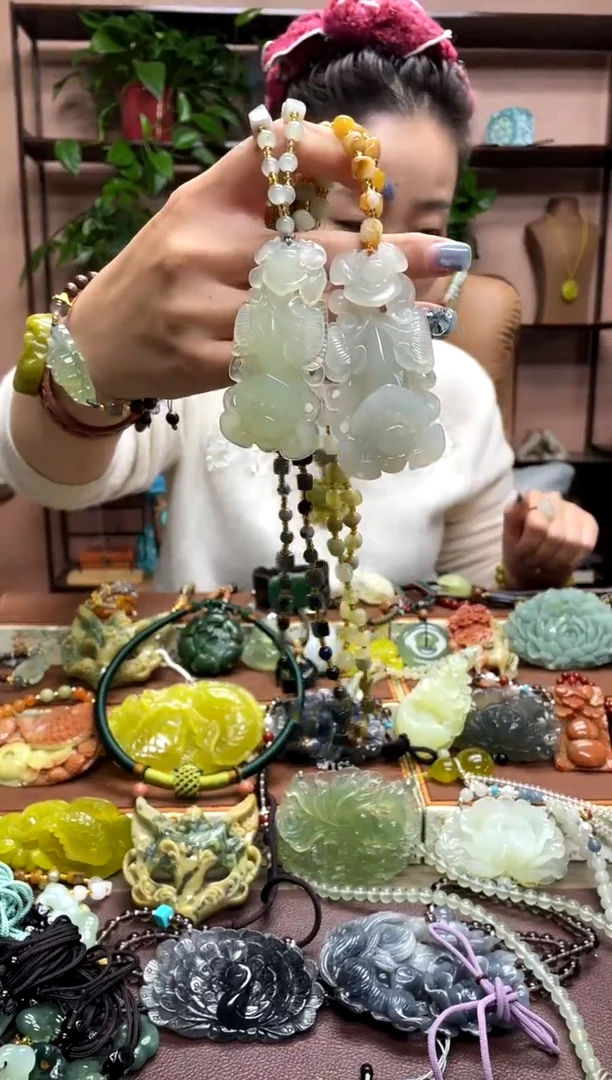 未镶嵌岫玉吊坠多样性发货发其中之一