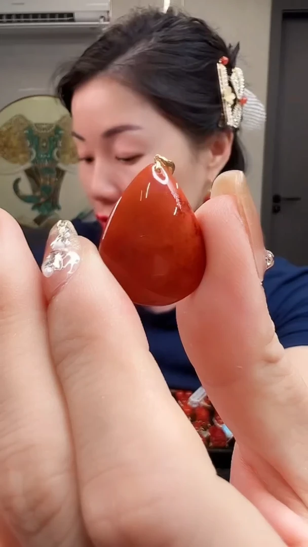 吊坠(不含链)18K金镶嵌南红玛瑙/水滴