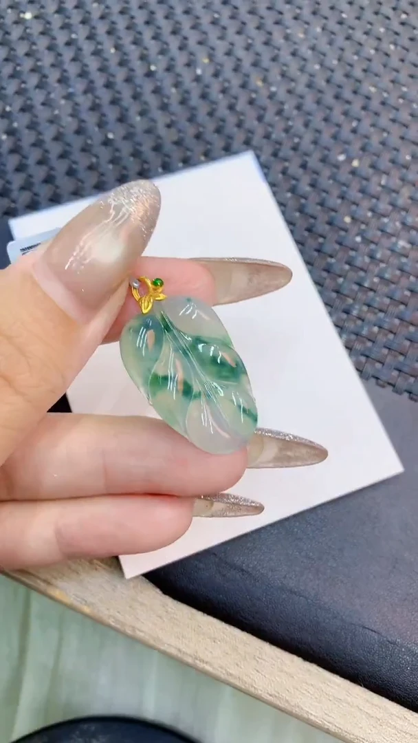 颈饰18K金镶嵌翡翠1