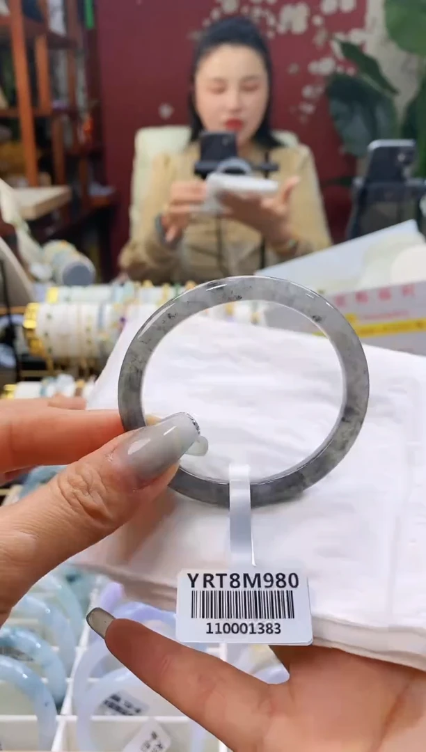 【闪购商品】翡翠手镯未镶嵌167冰乌鸡52正贵妃