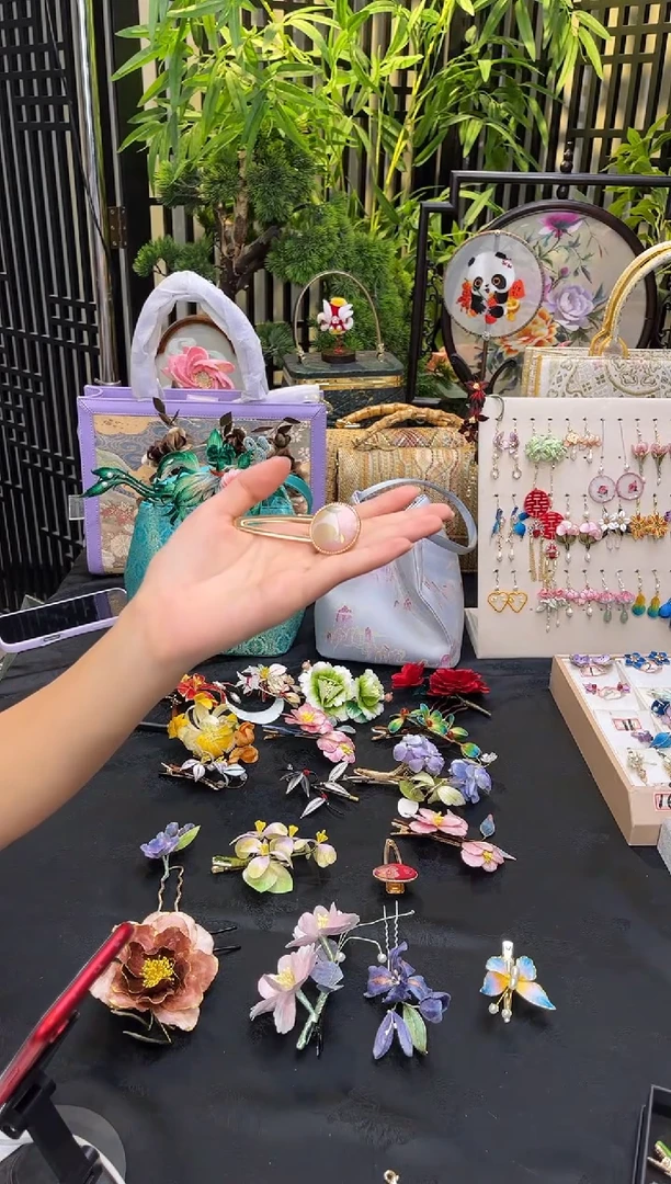 织绣琳***响非遗苏绣饰品