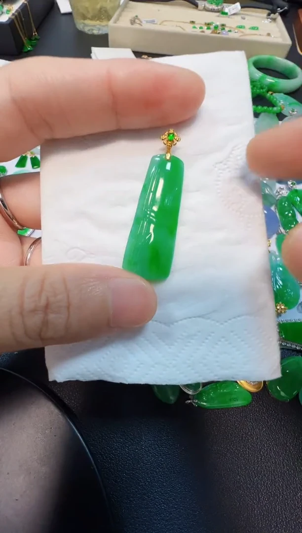 吊坠(不含链)18K金镶嵌翡翠2980