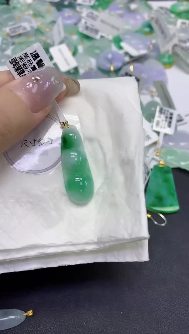 颈饰18K金镶嵌翡翠天然缅甸翡翠A货百元以上9元证书费自理