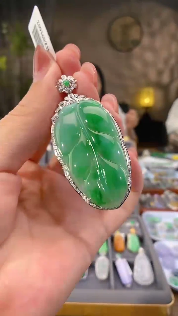 吊坠(不含链)18K金镶嵌翡翠叶子