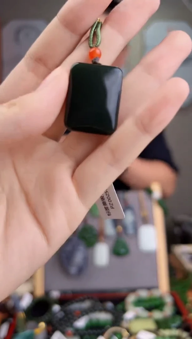 颈饰未镶嵌和田玉一物一证 拍一单发一个