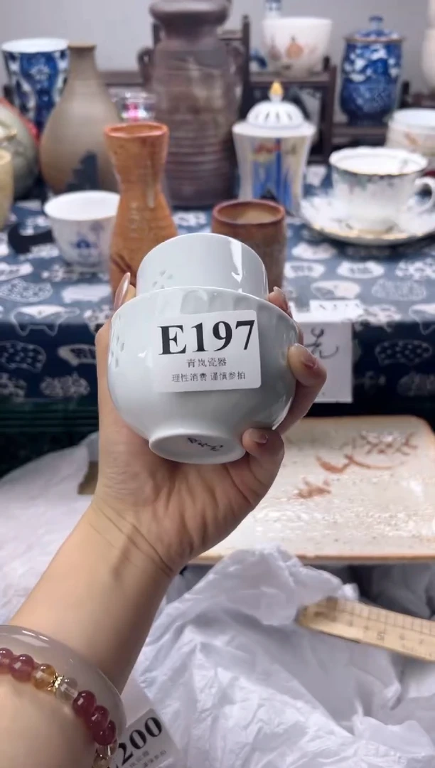 瓷片忙**爱  E197
