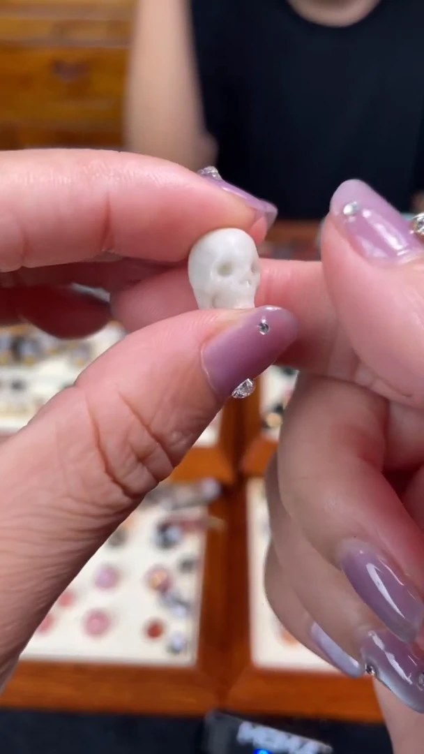 玛瑙/玉髓颈饰未镶嵌27骷髅头