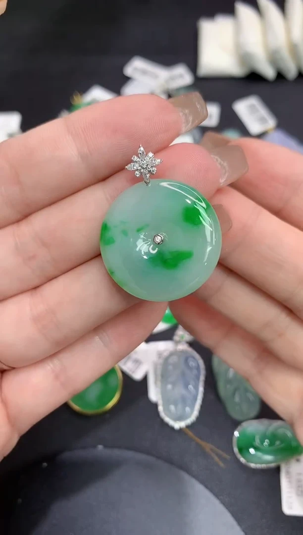 吊坠(不含链)18K金镶嵌翡翠111