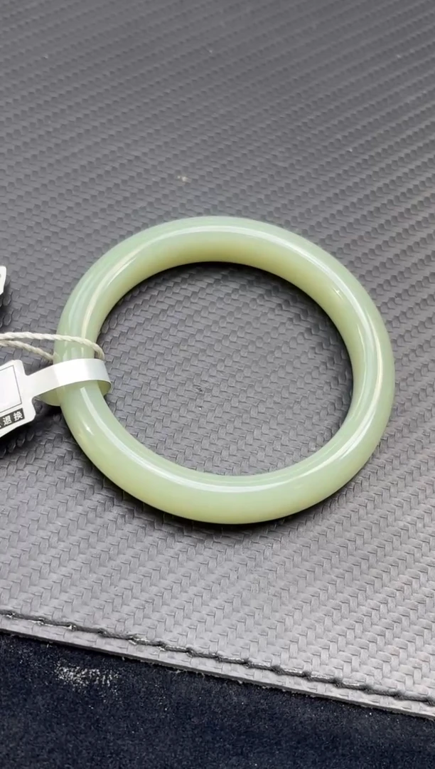 未镶嵌手镯和田玉且末近矿微色差青白59+手镯确认返150米