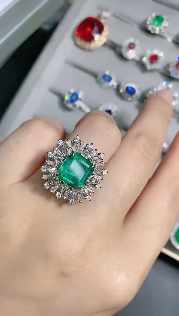 18K金镶嵌戒指祖母绿.