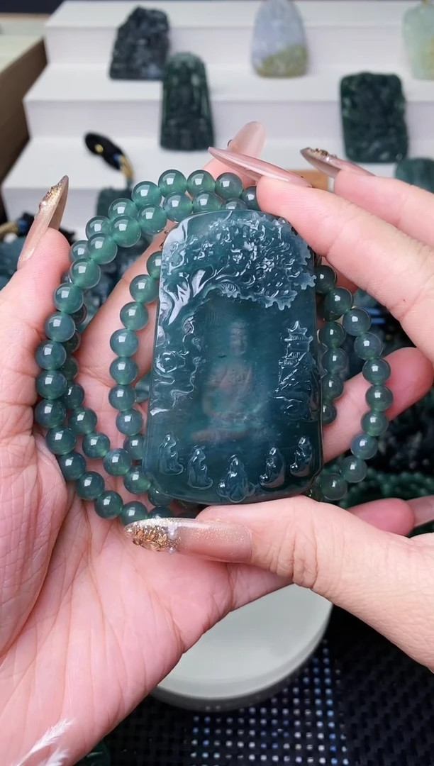 颈饰未镶嵌翡翠