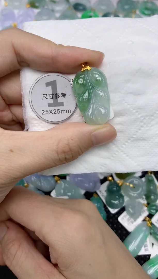 颈饰18K金镶嵌翡翠1111111