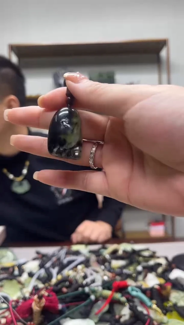 未镶嵌岫玉吊坠·