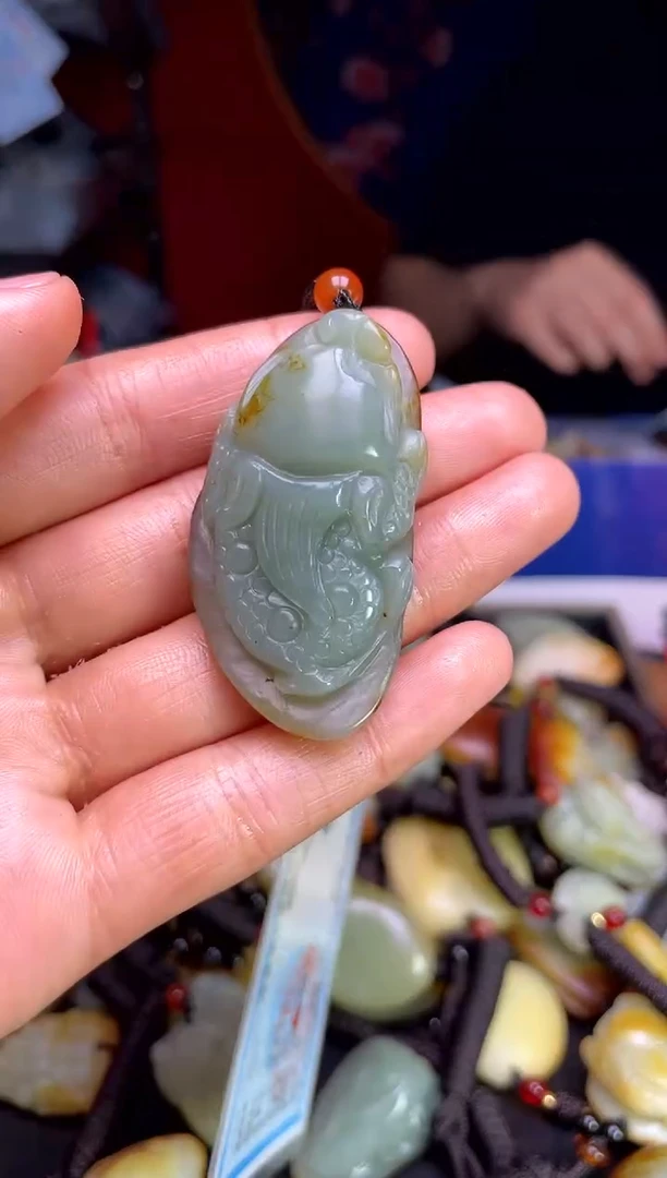 和田玉未镶嵌颈饰1