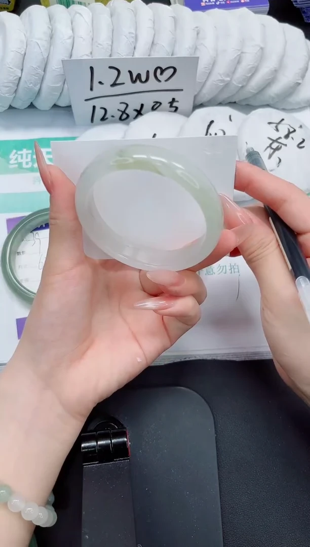 石英质玉手镯未镶嵌40-60.6