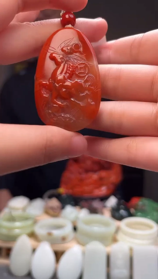 颈饰未镶嵌南红玛瑙吊坠