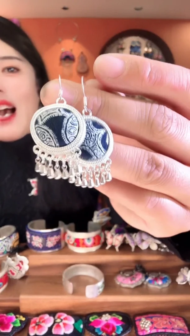 非遗手工刺绣苗绣首饰001