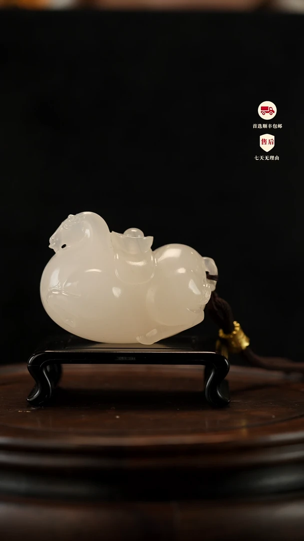云南石荔枝白雕刻：马上有米手把件摆件