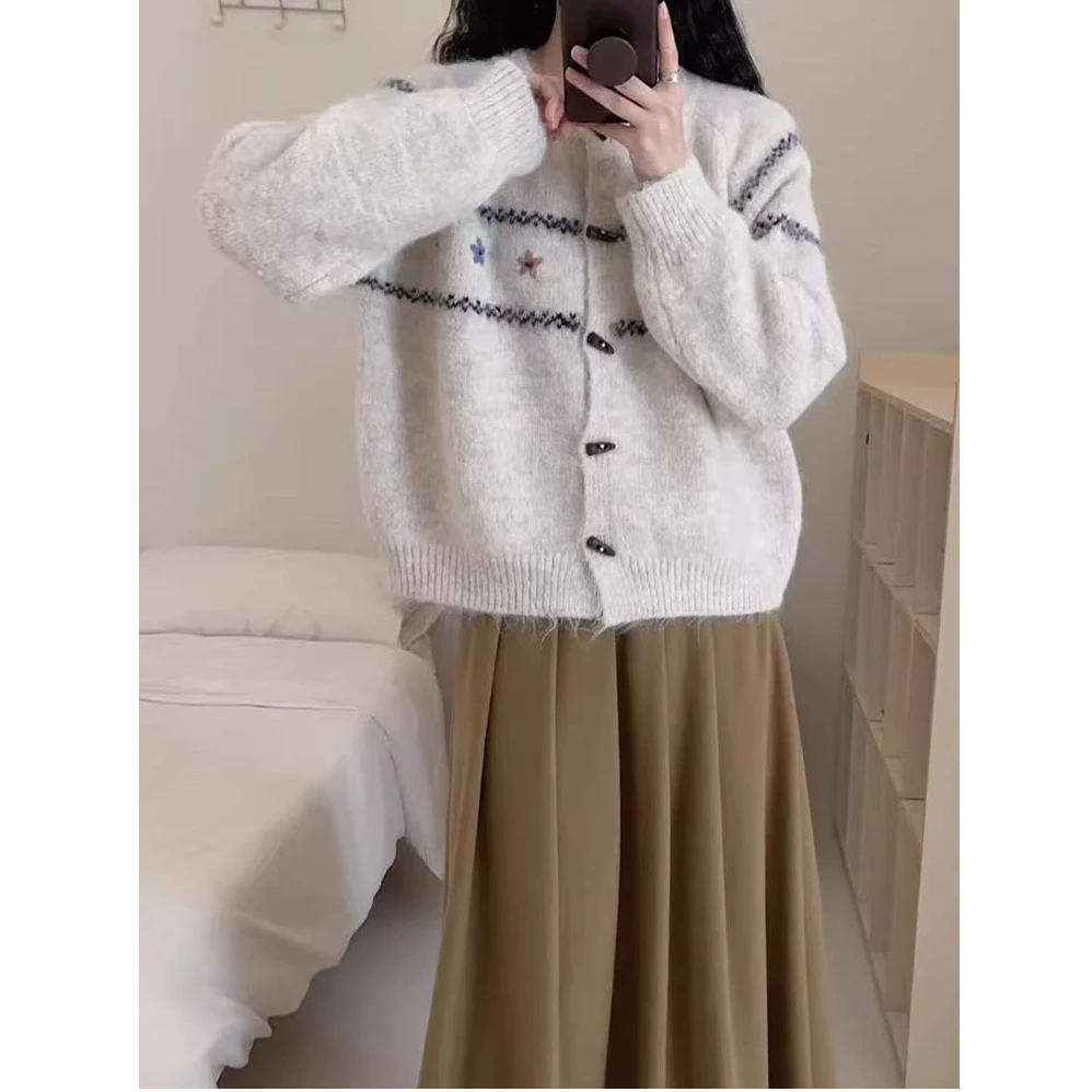 韩版针织秋季牛角扣小花慵懒风厚款毛针织衫0369