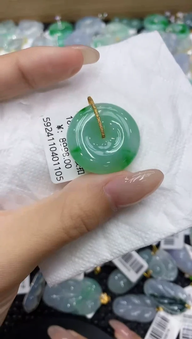 翡翠18K金镶嵌颈饰111111111111