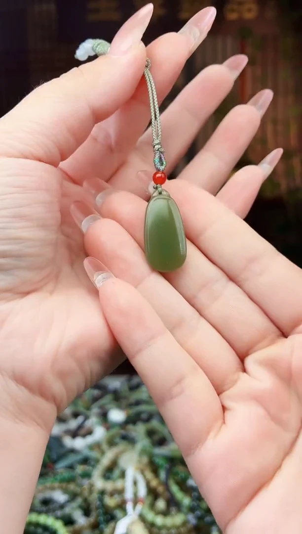 和田玉未镶嵌颈饰拍一发一