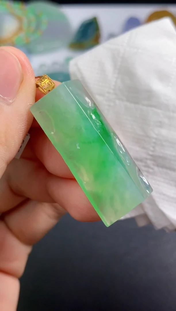 颈饰未镶嵌翡翠