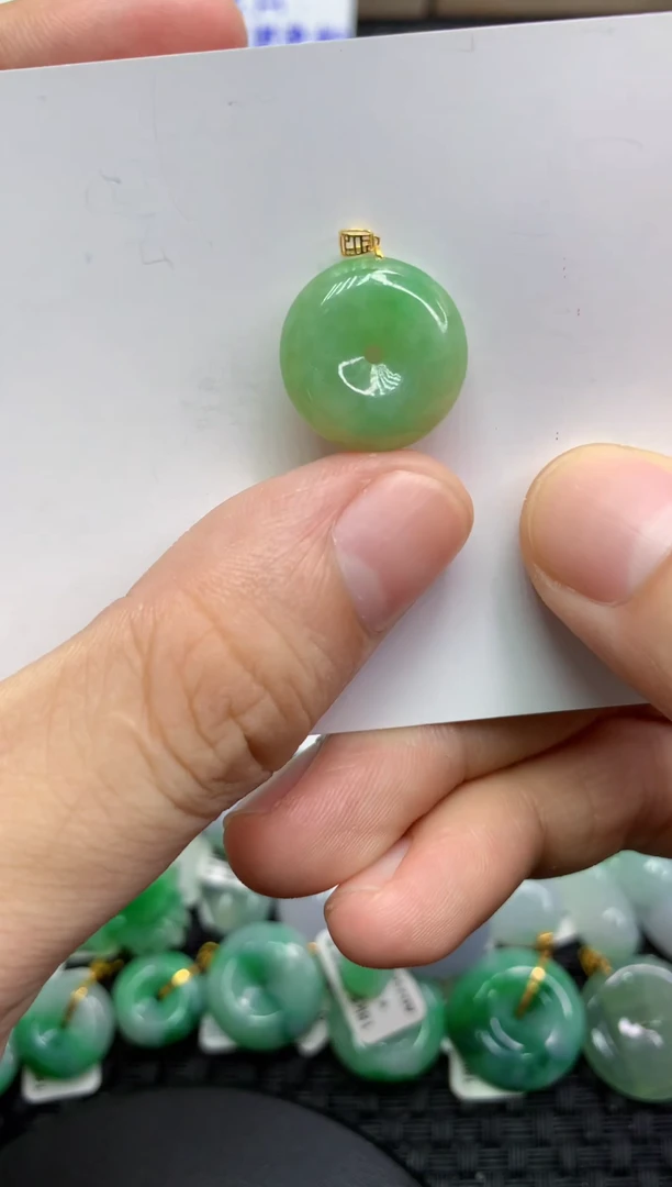 翡翠18K金镶嵌颈饰111111111111