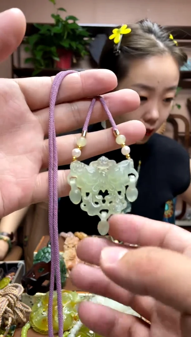 未镶嵌岫玉吊坠多样性发货发其中之一
